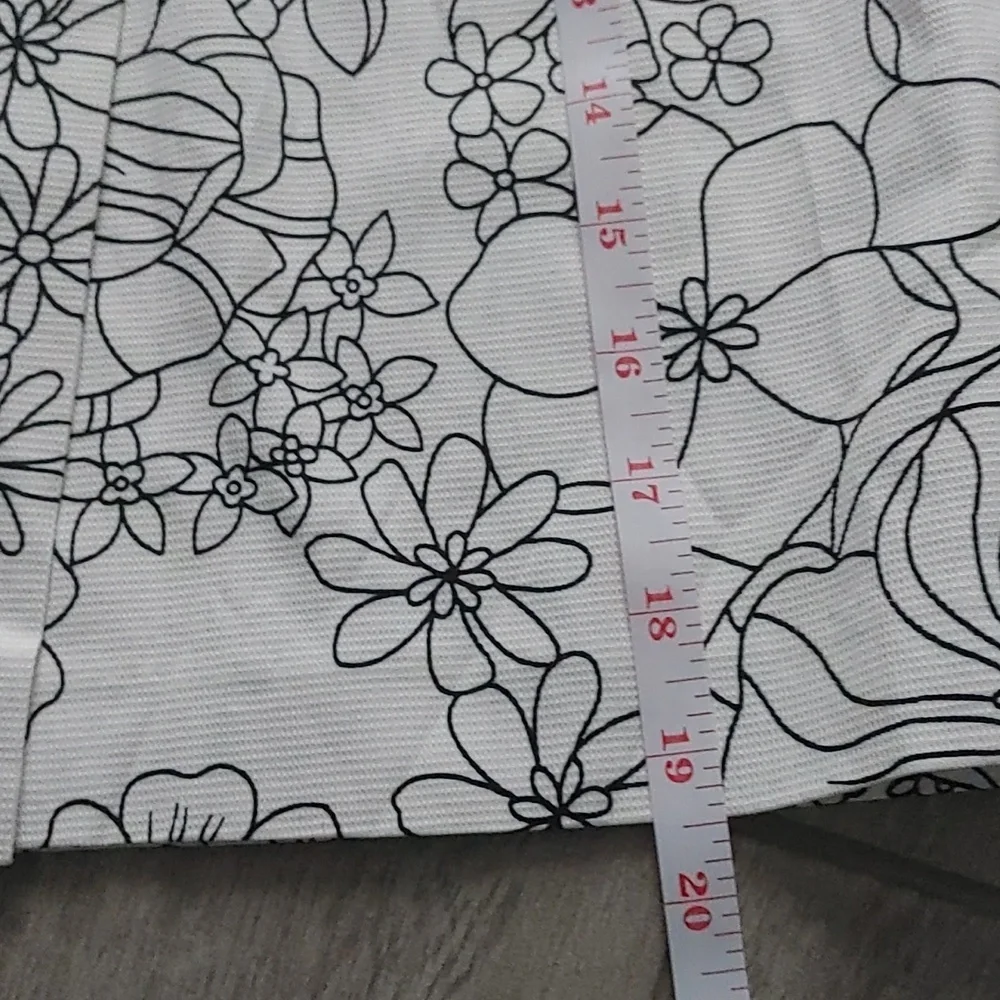 Women's Size 16 Versailles White Mini Skirt With Black Outlined Flowers Y2K - Picture 12 of 12